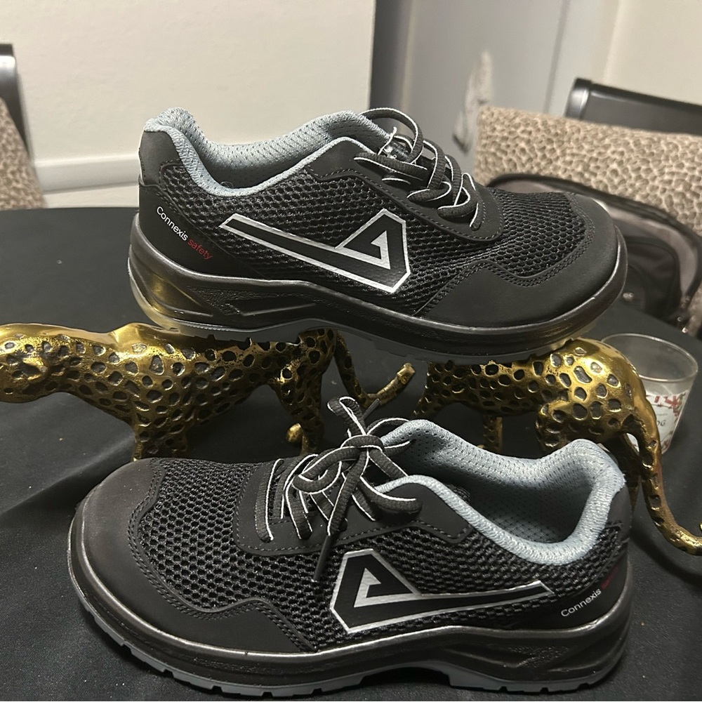 Connexis These are nice for the price!  Well made too! 6kv safety shoes